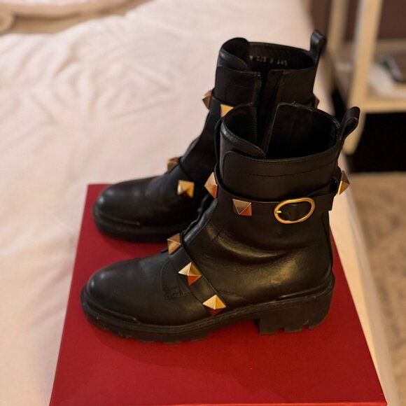 Valentino Garavani Shoes - VALENTINO ROMAN STUD CALFSKIN COMBAT BOOT 40MM